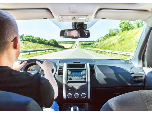 Do czego służą dystanse głośnikowe?